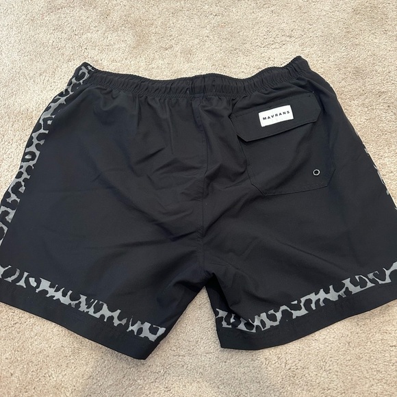 Mavrans Mono Black Leopard Game Swim Shorts, size XL - Picture 5 of 5